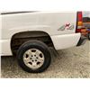 Image 29 : PARKSVILLE - 2005 GMC SIERRA WHITE 256214 KMS - D350208