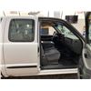 Image 36 : PARKSVILLE - 2005 GMC SIERRA WHITE 256214 KMS - D350208