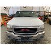 Image 6 : PARKSVILLE - 2005 GMC SIERRA WHITE 256214 KMS - D350208