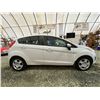 Image 11 : PARKSVILLE - 2013 FORD FIESTA WHITE 114005 KMS - J216209