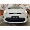 Image 5 : PARKSVILLE - 2013 FORD FIESTA WHITE 114005 KMS - J216209