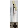 Image 2 : THREE-HEAD FLOOR LAMP WITH GLASS SHADES