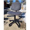 Image 6 : OFFICE CHAIR AND ROLLING THREE-TIER SHELF