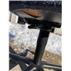 Image 7 : OFFICE CHAIR AND ROLLING THREE-TIER SHELF
