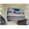 Image 6 : LUGGAGE - SET OF THREE PIECES