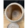 Image 17 : WICKER AND WOVEN STOOL AND STORAGE