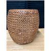 Image 4 : WICKER AND WOVEN STOOL AND STORAGE