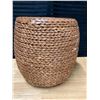 Image 5 : WICKER AND WOVEN STOOL AND STORAGE