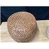 Image 8 : WICKER AND WOVEN STOOL AND STORAGE