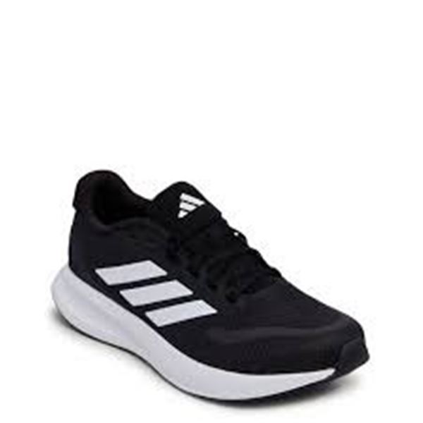 NEW ADIDAS WOMENS RUNNERS SIZE 10