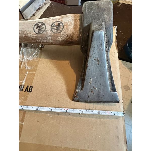 Very heavy splitting axe
