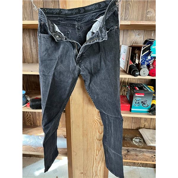 34X32 Black Wrangler Jeans