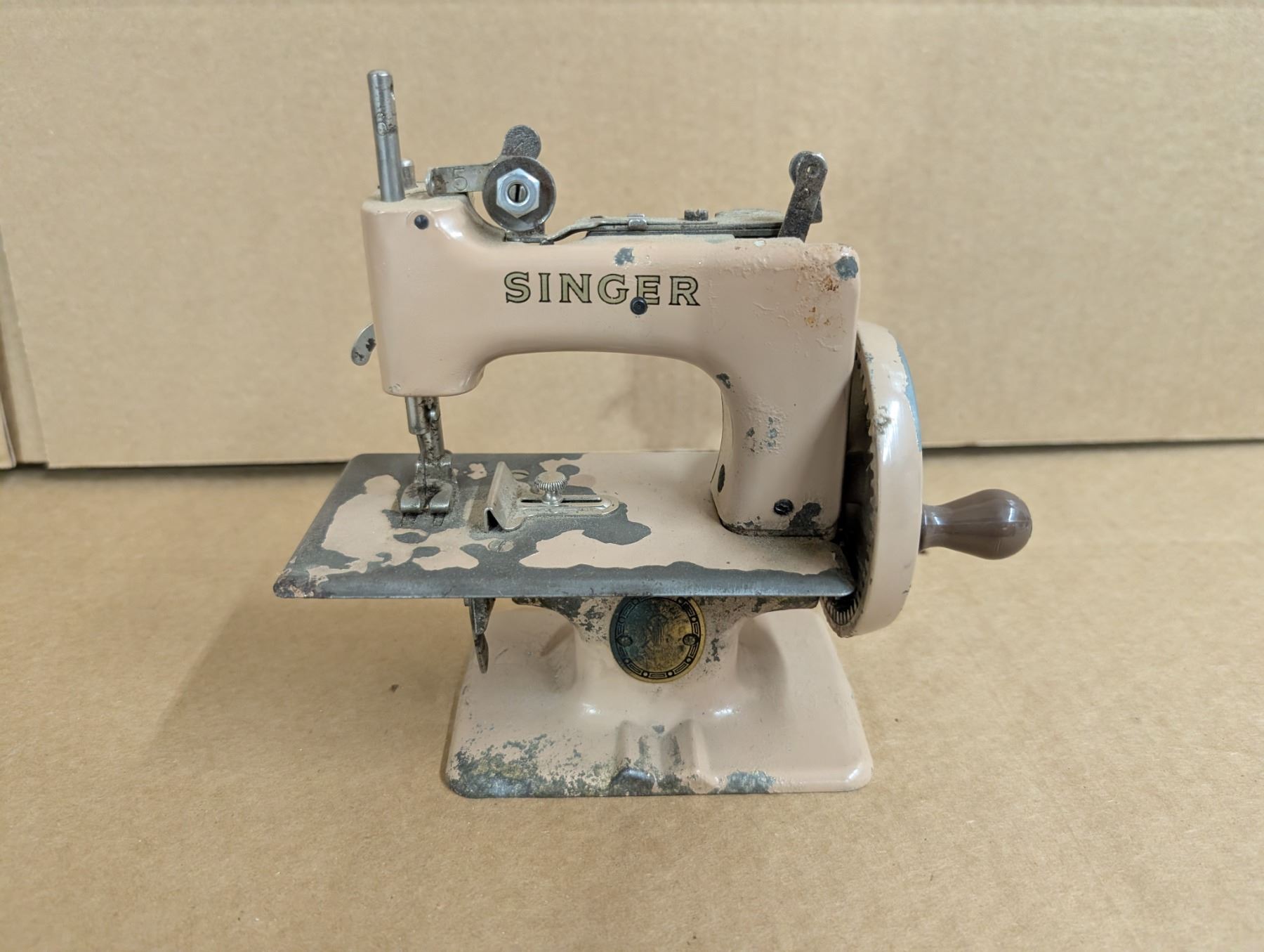 Small Singer Machine Vintage Small Singer Hand Crank Sewing Machine (Crank Works) - Schmalz ...