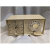 Image 1 : Vintage General Electric Clock radio. Clock Works