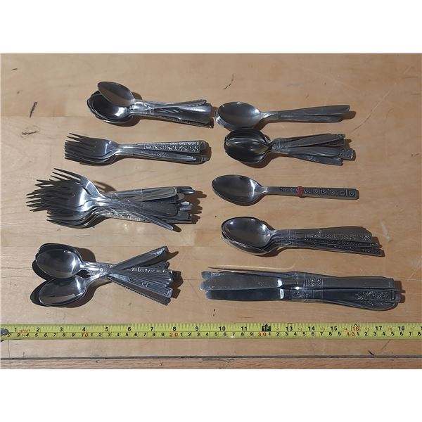 Lot of Fork/Spoon/Knifes.