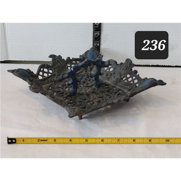 Vtg. Wrought /cast iron ornate basket, JM 152 iron art