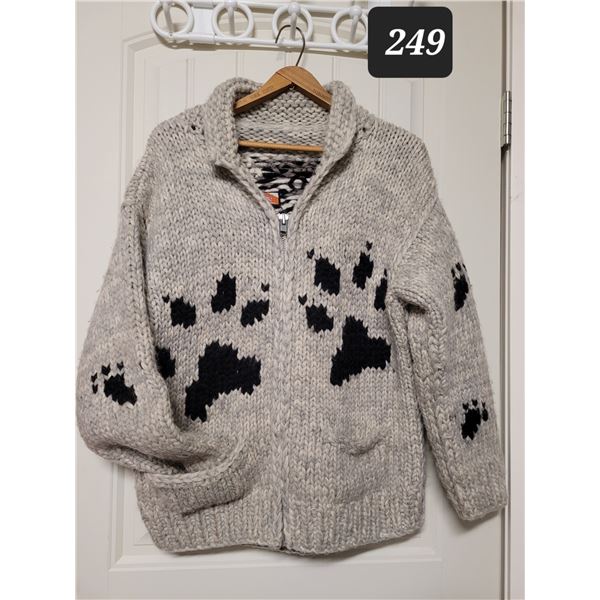 Wool siwash. Nameste woolens.  Wolf pattern paw print, pockets & metal zipper.