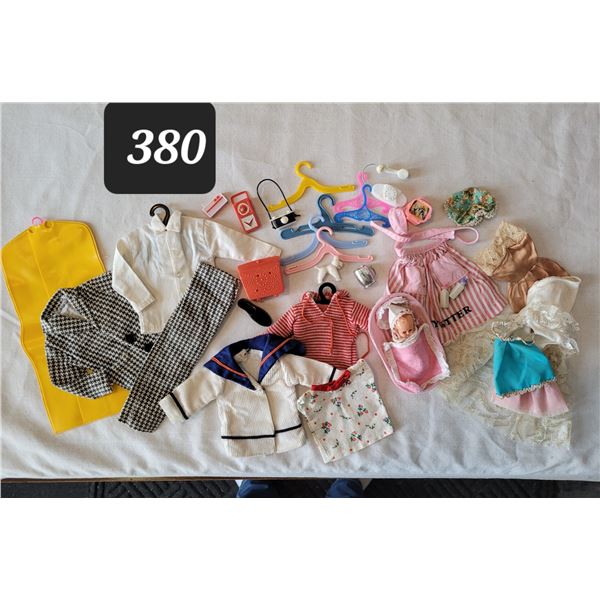 1970's Barbie doll clothes & accessories.