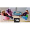 Image 1 : Barbie doll furniture with 3 dolls.