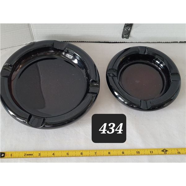 Vtg black/ amber smoke stand ashtrays