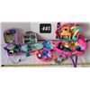 Image 1 : Polly Pocket play sets, with some accessories.