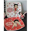 Image 3 : Betty Boop plates & musical ornaments.