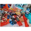 Image 4 : Hot Wheels racing set & cars.