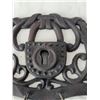 Image 2 : Cast iron pad lock, 6 hook, key hanger.