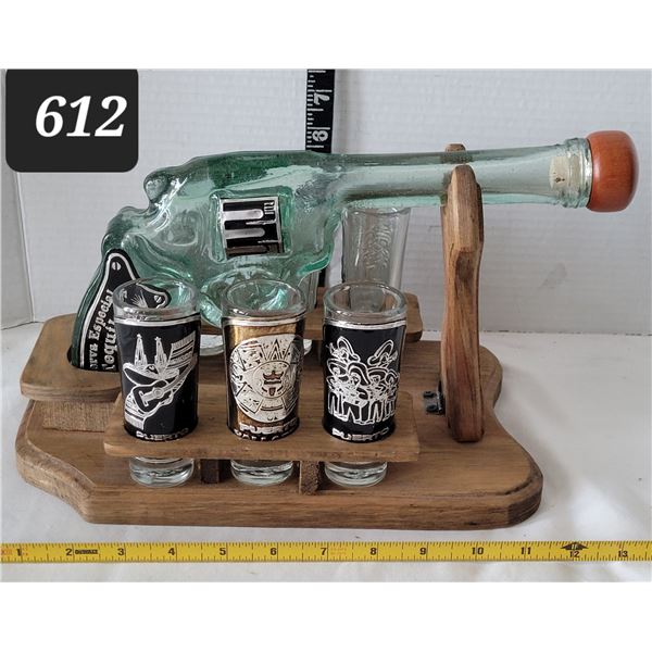 Tequila revolver bottle , 6 shot glasses in wooden stand.(Mexico)