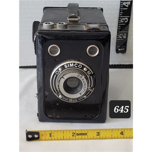 Vtg. Simco Brauoptik box camera.