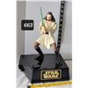 Image 1 : 1999 Star Wars Qui-Gon Jinn interactive talking coin bank. Original sound, speaks phrases with comba