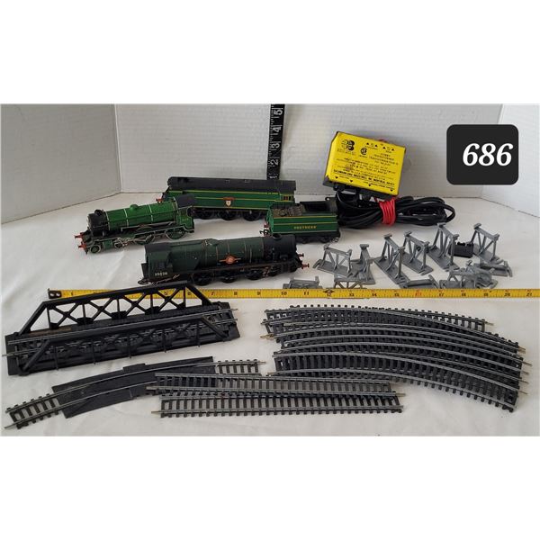 Vtg. Hornby trains. Cars, track & transformer.