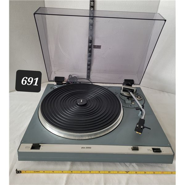 Vtg. Baycrest plus 2000 turntable in working order. Includes needle.