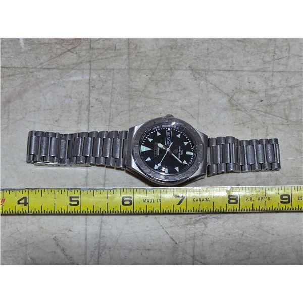 VINTAGE MENS CITIZEN DIVER'S QTZ ,DAY/DATE @3 C/W SCREW DN CRN,RUNS
