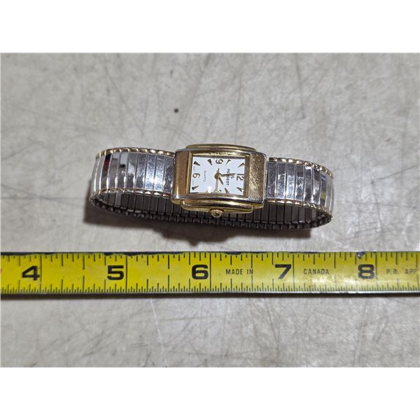 VINTAGE LADIES PEUGEOT  QTZ, NEW BATT, RUNS