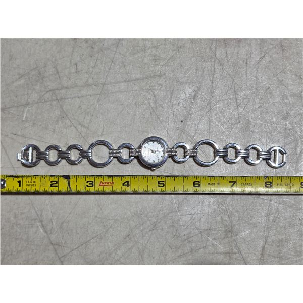 VINTAGE LADIES BELL & ROSS QTZ, NEW BATT, RUNS