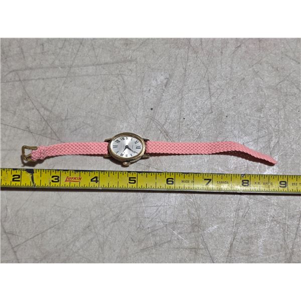 VINTAGE LADIES TIMEX MAN WIND, RUNS
