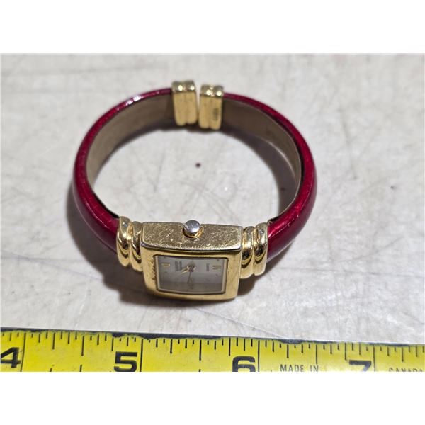 VINTAGE LADIES EMBASSY by  GRUEN QTZ, NEW BATT, RUNS