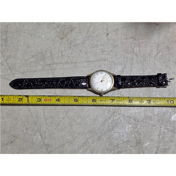 VINTAGE  DOXA  17 J MAN WIND, RUNS