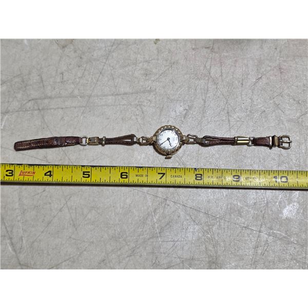 VINTAGE PRETTY  LADIES RONE MAN WIND, RUNS