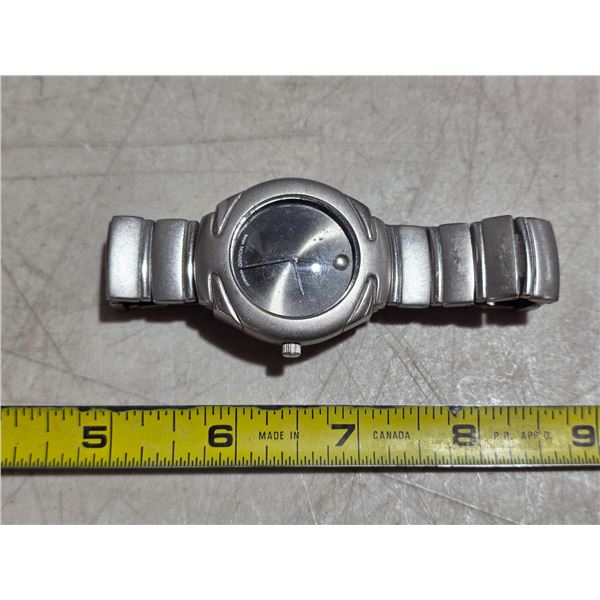 VINTAGE DESIGNER'S QTZ, NEW BATT, RUNS