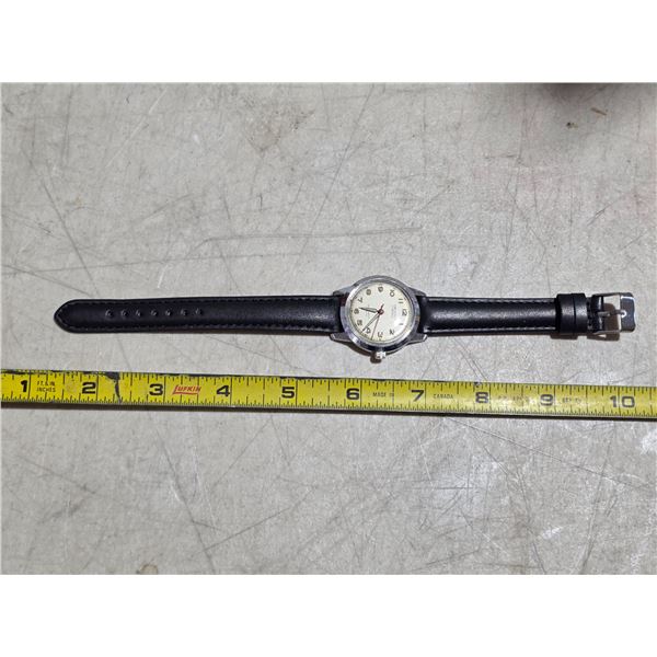 VINTAGE MILITARY 17J MAJUVY MAN WIND RUNS