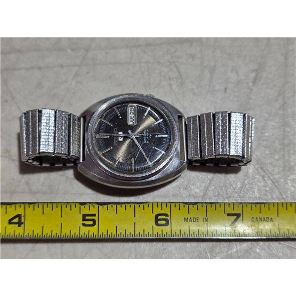 VINTAGE SEIKO 7019-7030 AUTO, DAY/DATE @3  RUNS