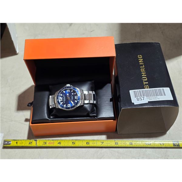 NOS STUHRLING , QTZ, DATE @4:30, RUNS