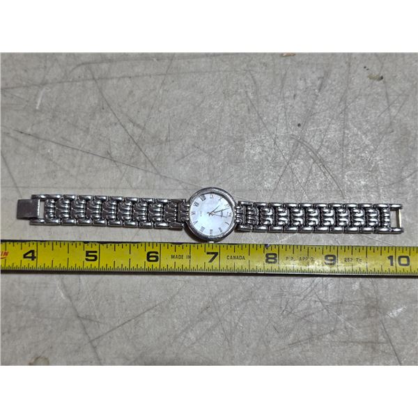 VINTAGE LADIES WILLIAMS, QTZ, NEW BATT,   RUNS