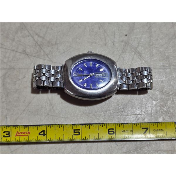 VINTAGE GRUEN AUTO, DAY/DATE @6, RUNS