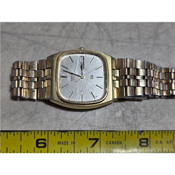 VINTAGE SEIKO  7813-5009, QTZ, DAY/DATE @3, NEW BATT,   RUNS