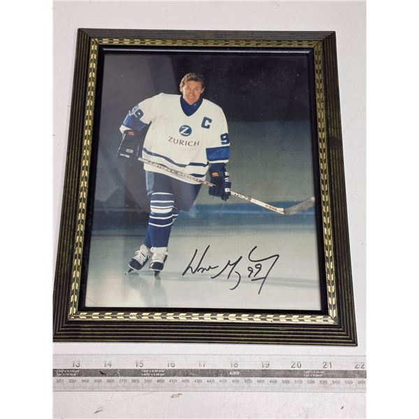 Wayne gretzky photo framed- 8.5"x10"