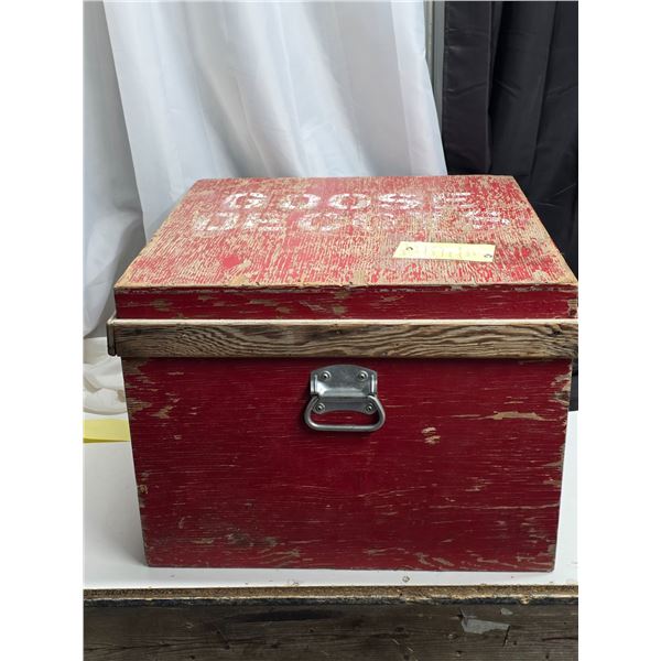 Goose decoys wood crate- 25" by 25" by19"H