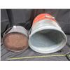 Image 3 : CO-OP and Imperial 3 star grease pails